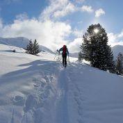 Narty, kuligi, skutery śnieżne, a nawet paintball – zobacz jak możesz bawić się zimą w górach!