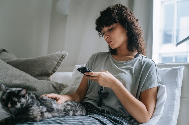 Jak wyznać miłość przez Messengera? Jak rozmawiać o uczuciach przez internet?